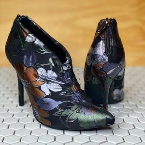 💜💜💜Green floral print bootie!🔥🔥🔥